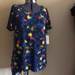 New Lularoe flowered Tee size Large